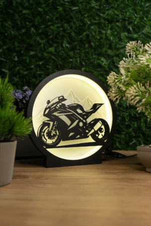 Spor Motor Temalı Lightbox – 3D Işıklı Masa Lambası | LED Gece Lambası | Gaming Dekor “Spor Motor Temalı Lightbox – 3D Işıklı Masa Lambası | LED Gece Lambası | Gaming Dekor Oyun odası, masaüstü ve dekoratif kullanım için mükemmel tasarım. Koleksiyon severlere özel hediye. Gaming setup ve gece lambası olarak kullanılabilir.” Spor Motor Temalı Lightbox – 3D Işıklı Masa Lambası | LED Gece Lambası | Gaming Dekor