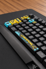 Cyberpunk 2077 Gamer Keycaps 8 tuş ve 1 spacebar seti, klavye üzerinde detay görünümü